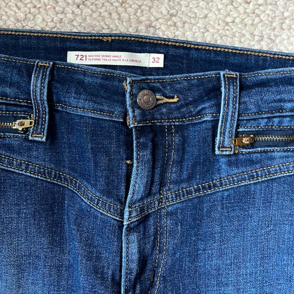Levi's 721 High Rise Skinny Ankle - Size 32 Dark Wash - Picture 2 of 3